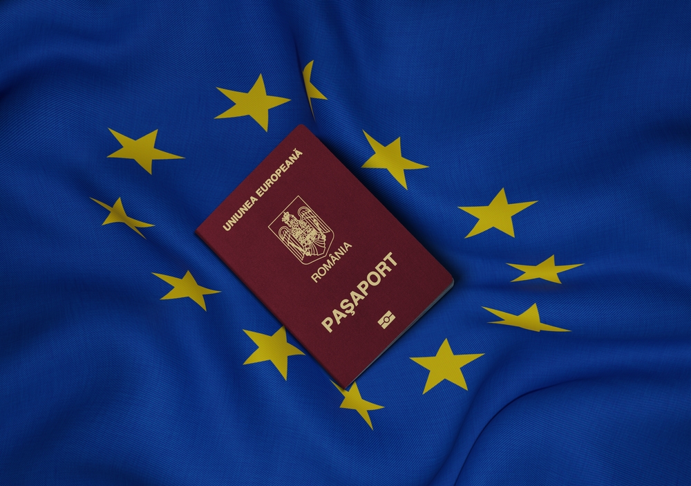 паспорт Румынии на флаге ЕС